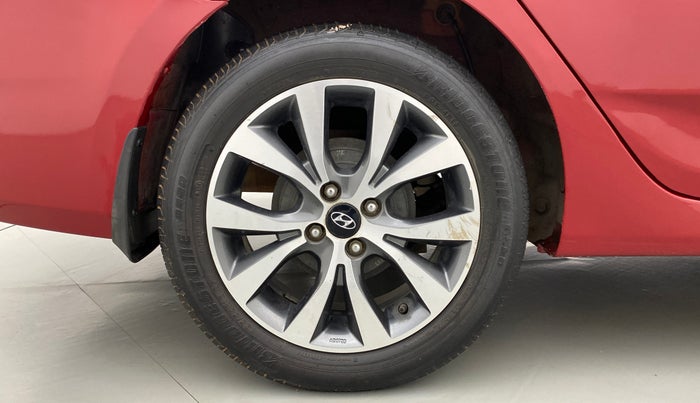 2016 Hyundai Verna 1.6 VTVT SX AT, Petrol, Automatic, 34,108 km, Right Rear Wheel