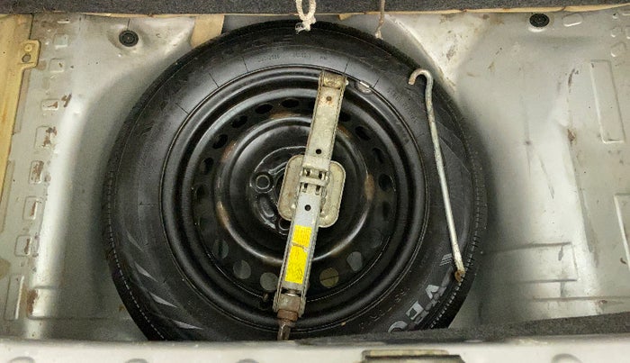 2015 Honda Brio S MT, Petrol, Manual, 86,813 km, Dicky (Boot door) - Tool missing