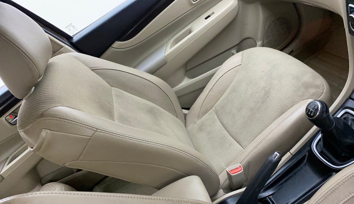 2016 Maruti Ciaz ZDI SHVS, Diesel, Manual, 48,096 km, Front left seat (passenger seat) - Cover slightly stained