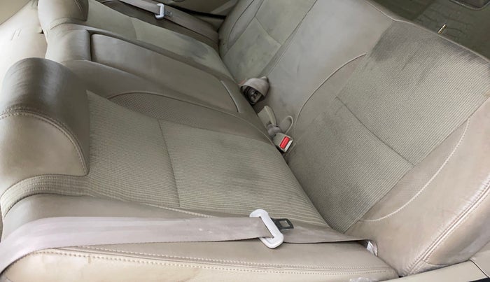 2016 Maruti Ciaz ZDI SHVS, Diesel, Manual, 48,096 km, Second-row right seat - Cover slightly stained