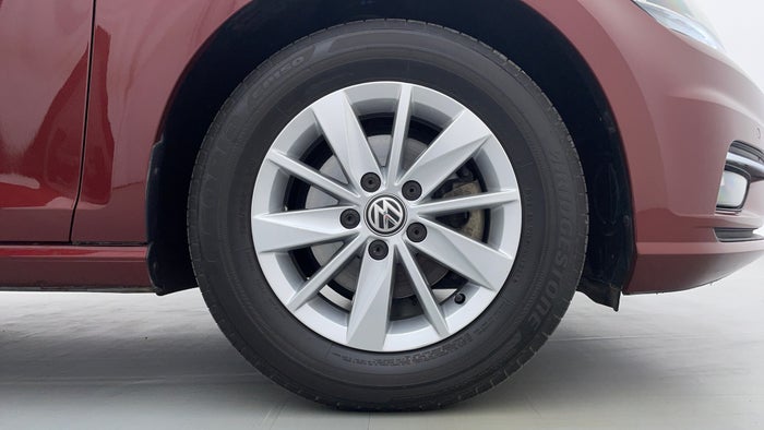 Volkswagen Golf-Right Front Tyre