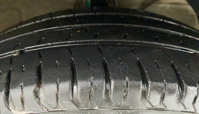 2019 Maruti Dzire VXI, Petrol, Manual, 31,908 km, Right Front Tyre Tread