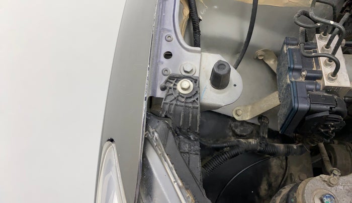 2018 Honda City 1.5L I-VTEC V MT, CNG, Manual, 1,11,068 km, Right headlight - Clamp has minor damage
