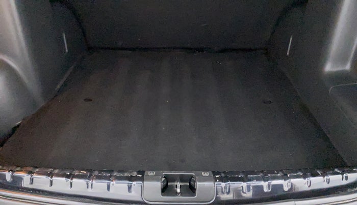 2014 Renault Duster 110 PS RXZ DIESEL OPT, Diesel, Manual, 66,796 km, Boot Inside