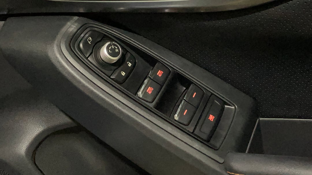 2017 Subaru XV 2.0i-s, Automatic, 109391 km, Drivers Side Door Panel Controls