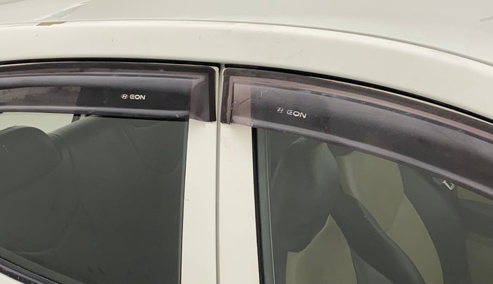 2016 Hyundai Eon SPORTZ, Petrol, Manual, 56,431 km, Right B pillar - Slightly dented