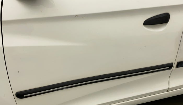 2016 Hyundai Eon SPORTZ, Petrol, Manual, 56,431 km, Front passenger door - Paint has faded