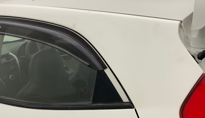 2016 Hyundai Eon SPORTZ, Petrol, Manual, 56,431 km, Left C pillar - Paint is slightly faded