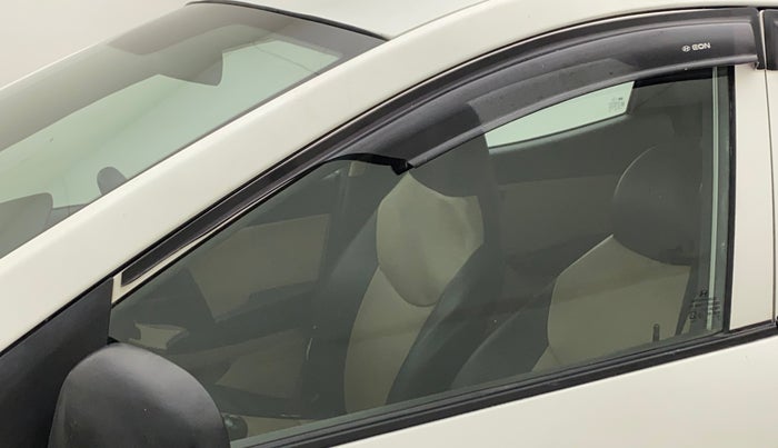2016 Hyundai Eon SPORTZ, Petrol, Manual, 56,431 km, Front passenger door - Door visor damaged