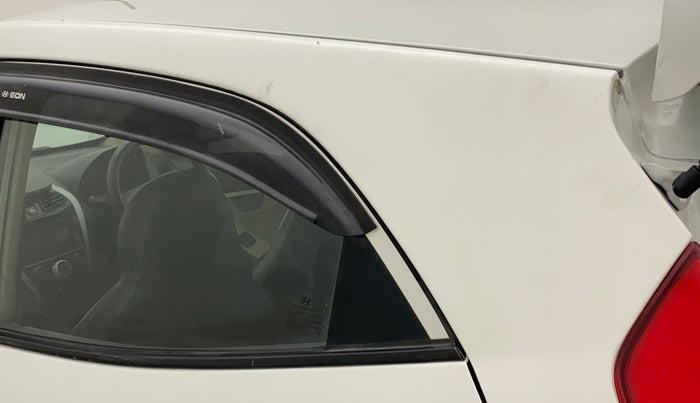 2016 Hyundai Eon SPORTZ, Petrol, Manual, 56,431 km, Left C pillar - Minor scratches