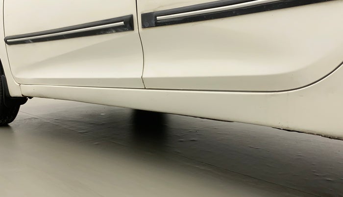 2016 Hyundai Eon SPORTZ, Petrol, Manual, 56,431 km, Left running board - Paint has minor damage