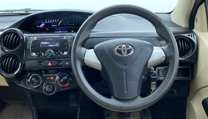 2018 Toyota Etios Liva V DUAL TONE, Petrol, Manual, 49,851 km, Steering Wheel Close Up