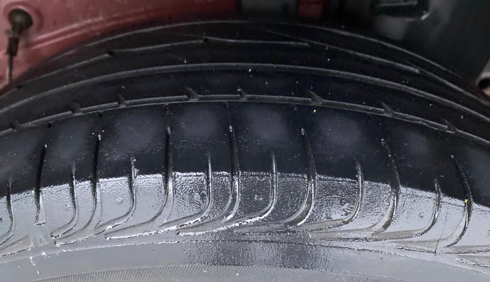 2018 Toyota Etios Liva V DUAL TONE, Petrol, Manual, 49,851 km, Left Rear Tyre Tread