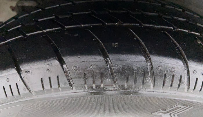 2015 Hyundai Grand i10 SPORTZ 1.1 CRDI, Diesel, Manual, 47,626 km, Right Front Tyre Tread