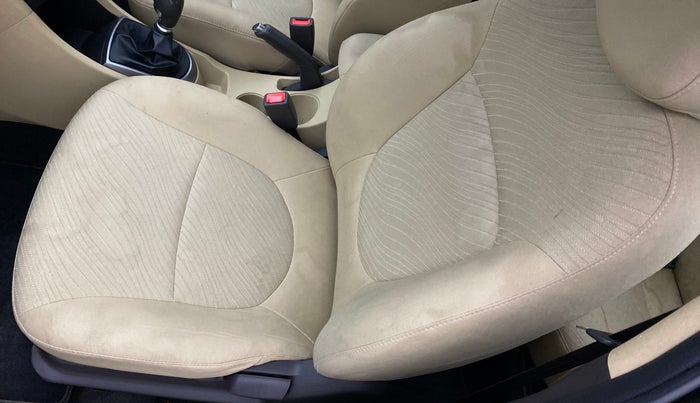 2016 Hyundai Verna FLUIDIC 1.6 SX VTVT, Petrol, Manual, 31,533 km, Front left seat (passenger seat) - Cover slightly stained