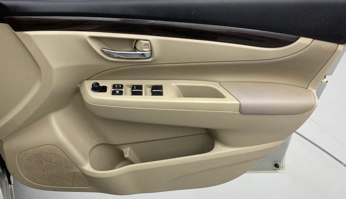 2017 Maruti Ciaz ZETA 1.4 VVT AMT, Petrol, Automatic, 63,065 km, Driver Side Door Panels Control