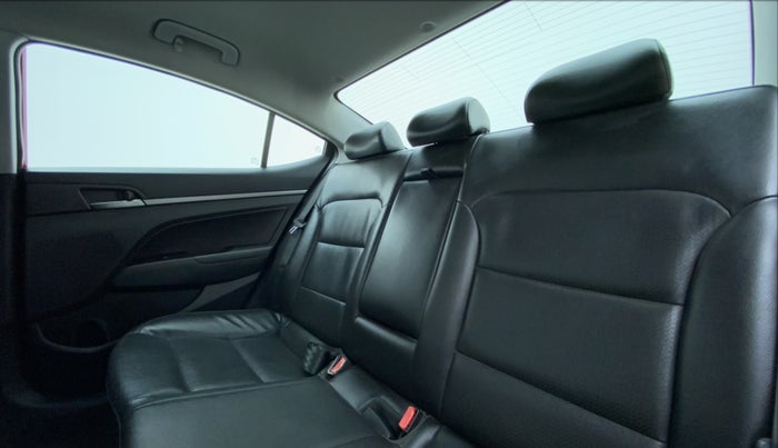 2017 Hyundai New Elantra 2.0 SX (O) MT, Petrol, Manual, 85,727 km, Right Side Rear Door Cabin