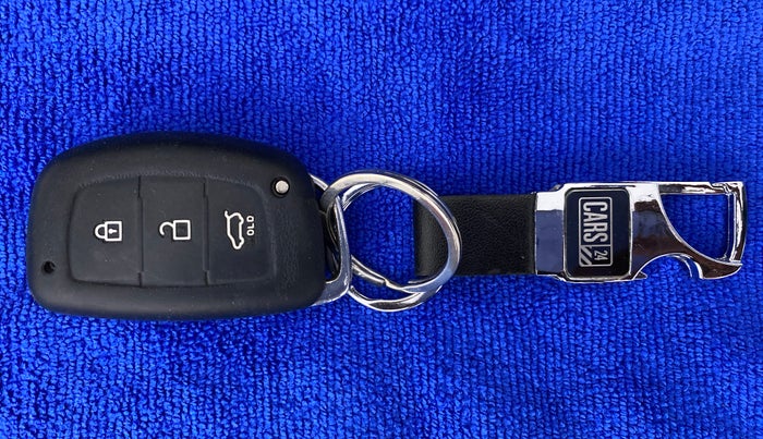 2017 Hyundai New Elantra 2.0 SX (O) MT, Petrol, Manual, 85,727 km, Key Close Up