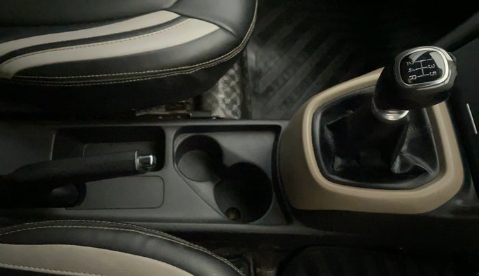 2015 Hyundai Xcent SX 1.2, Petrol, Manual, 64,152 km, Gear Lever