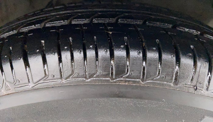 2014 Hyundai i10 MAGNA 1.1 IRDE2, Petrol, Manual, 14,201 km, Right Front Tyre Tread