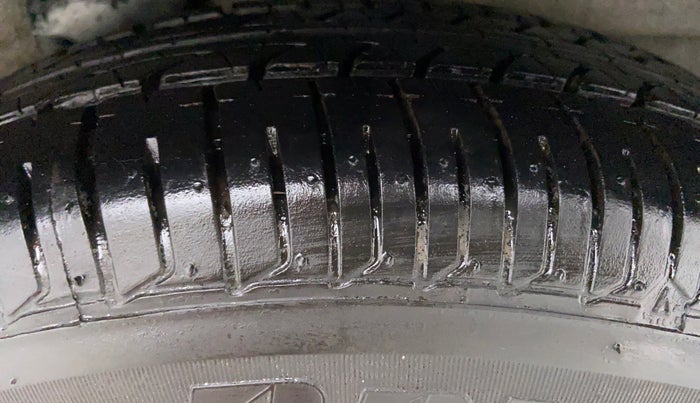 2014 Hyundai i10 MAGNA 1.1 IRDE2, Petrol, Manual, 14,201 km, Left Rear Tyre Tread