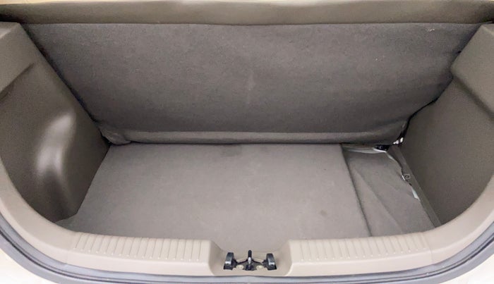 2014 Hyundai i10 MAGNA 1.1 IRDE2, Petrol, Manual, 14,201 km, Boot Inside
