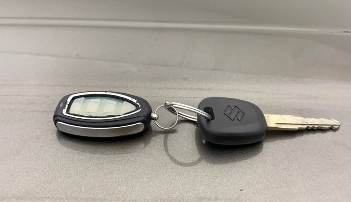 2019 Maruti New Wagon-R LXI CNG (O) 1.0, CNG, Manual, 60,155 km, Lock system - Remote key not functional