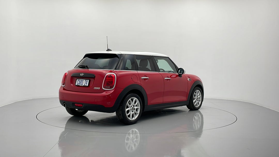 Right Back Diagonal (45- Degree) View