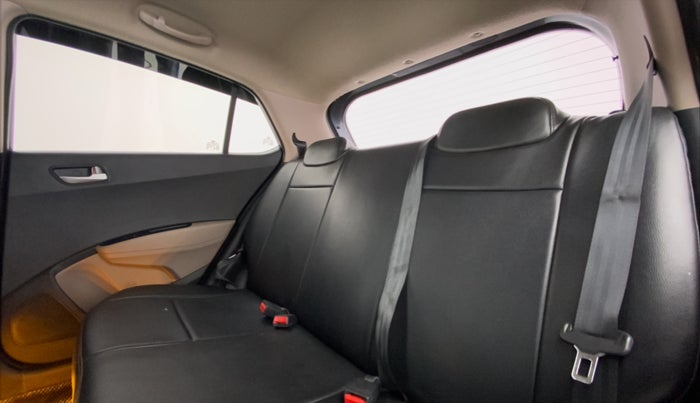 2018 Hyundai Grand i10 SPORTZ AT 1.2 KAPPA VTVT, Petrol, Automatic, 42,433 km, Right Side Rear Door Cabin
