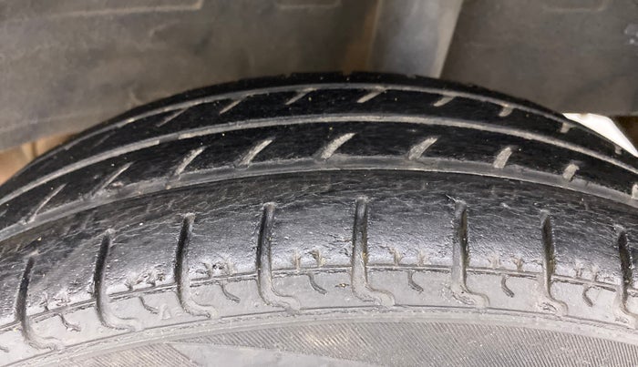 2018 Datsun Redi Go GOLD LIMITED EDITION, Petrol, Manual, 77,498 km, Left Rear Tyre Tread