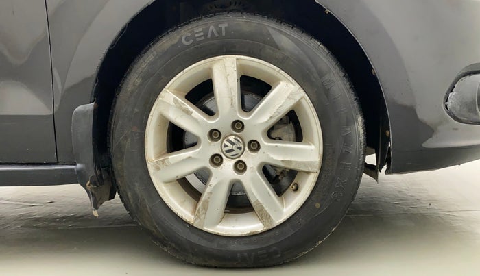 2011 Volkswagen Vento COMFORTLINE 1.6, Petrol, Manual, 61,436 km, Right Front Wheel