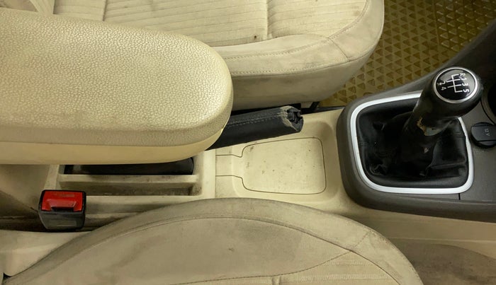 2011 Volkswagen Vento COMFORTLINE 1.6, Petrol, Manual, 61,436 km, Gear Lever