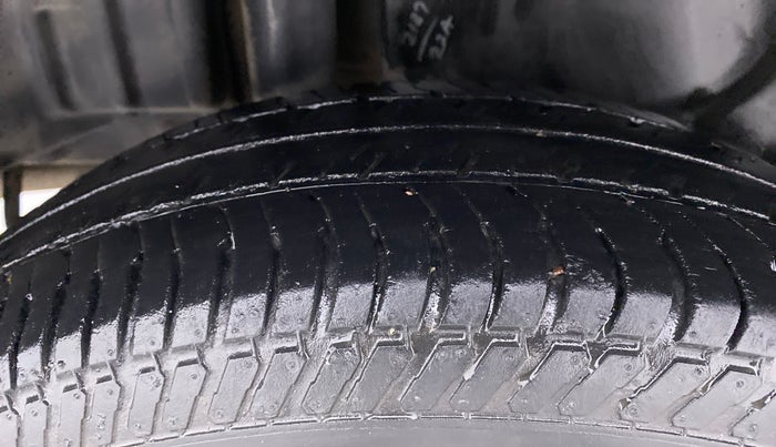 2016 Maruti Swift Dzire VXI OPT, Petrol, Manual, 43,422 km, Right Rear Tyre Tread