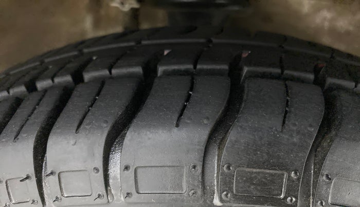 2018 Maruti Alto 800 LXI, Petrol, Manual, 35,371 km, Right Front Tyre Tread