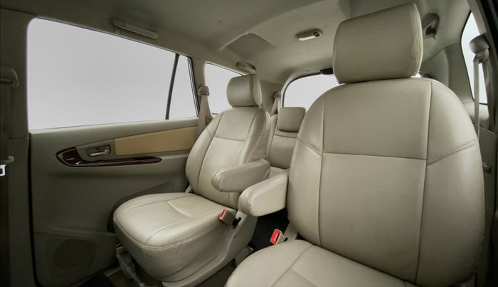 2013 Toyota Innova 2.5 VX 7 STR BS IV, Diesel, Manual, 58,189 km, Reclining Back Row Seats
