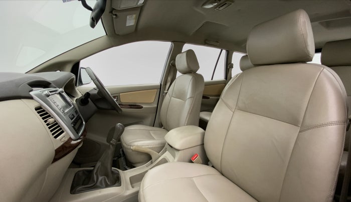 2013 Toyota Innova 2.5 VX 7 STR BS IV, Diesel, Manual, 58,189 km, Right Side Front Door Cabin