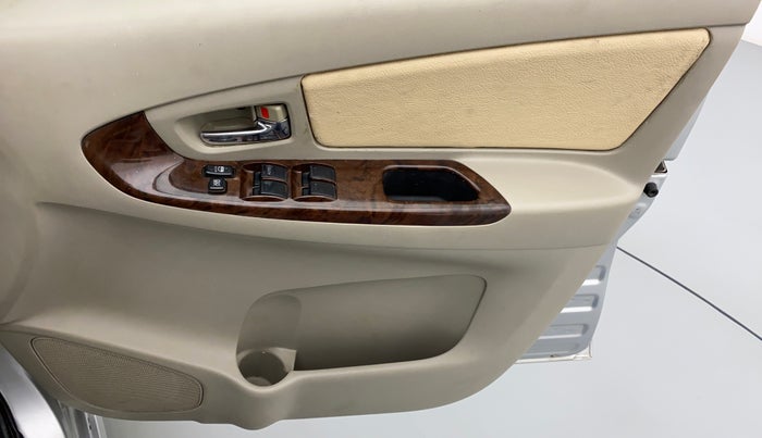 2013 Toyota Innova 2.5 VX 7 STR BS IV, Diesel, Manual, 58,189 km, Driver Side Door Panels Control