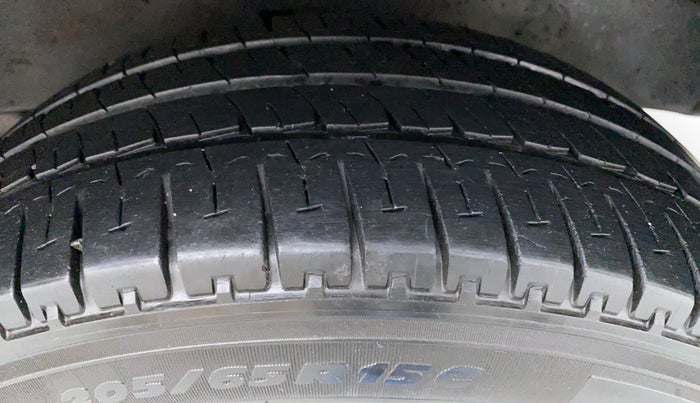 2013 Toyota Innova 2.5 VX 7 STR BS IV, Diesel, Manual, 58,189 km, Left Rear Tyre Tread