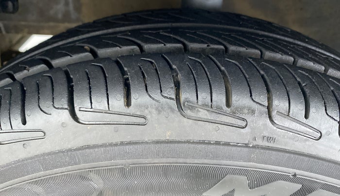 2016 Hyundai Eon ERA PLUS, Petrol, Manual, 54,546 km, Left Front Tyre Tread