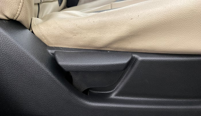 2016 Hyundai Eon ERA PLUS, Petrol, Manual, 54,546 km, Driver Side Adjustment Panel