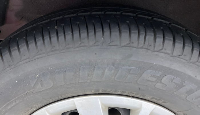 2014 Hyundai i10 SPORTZ 1.1 IRDE2, Petrol, Manual, 15,563 km, Right Rear Tyre Tread