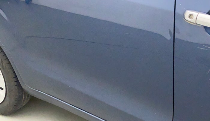 2016 Maruti Ertiga VXI CNG, CNG, Manual, 63,006 km, Right rear door - Paint has faded