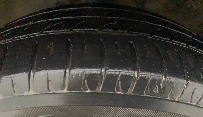 2017 Maruti Wagon R 1.0 VXI (O) AMT, CNG, Automatic, 66,873 km, Left Rear Tyre Tread