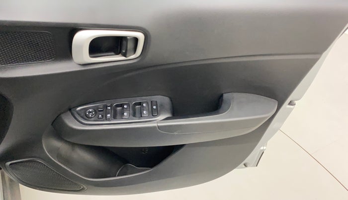 2020 Hyundai VENUE SX 1.0 TURBO, Petrol, Manual, 44,027 km, Driver Side Door Panels Control