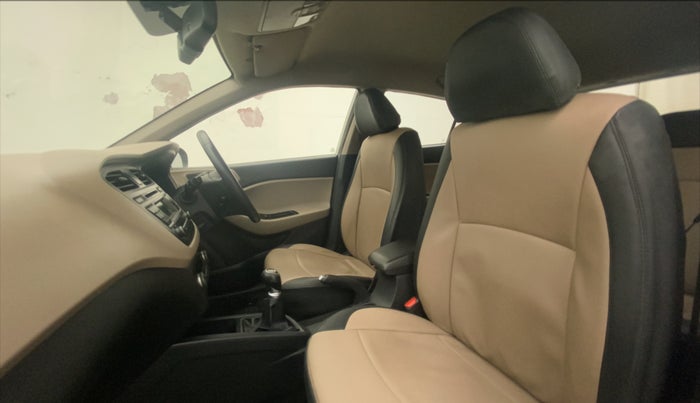2014 Hyundai Elite i20 SPORTZ 1.2, Petrol, Manual, 58,215 km, Right Side Front Door Cabin