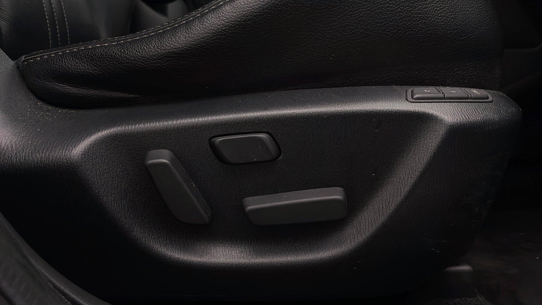 2019 Mazda CX-3 Akari (fwd), Automatic, 33881 km, Drivers Side Adjustment Panel