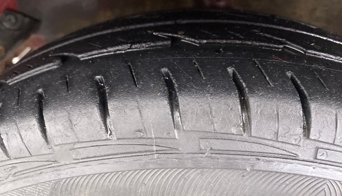 2014 Hyundai Eon ERA PLUS, Petrol, Manual, 41,161 km, Left Front Tyre Tread