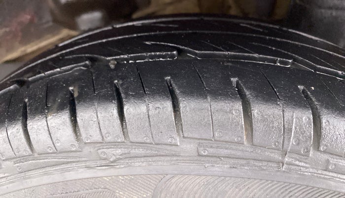 2014 Hyundai Eon ERA PLUS, Petrol, Manual, 41,161 km, Left Rear Tyre Tread