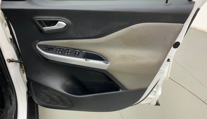 2021 Nissan MAGNITE XV MT, Petrol, Manual, 24,643 km, Driver Side Door Panels Control