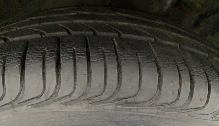 2014 Toyota Etios VX, Petrol, Manual, 11,568 km, Right Rear Tyre Tread